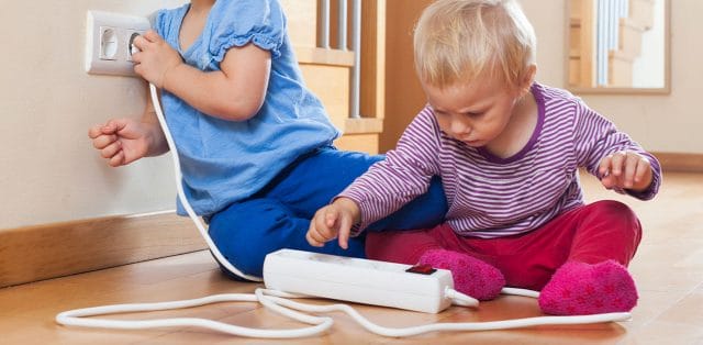 Featured image for “<strong>5 dicas para evitar acidentes elétricos com crianças</strong>”